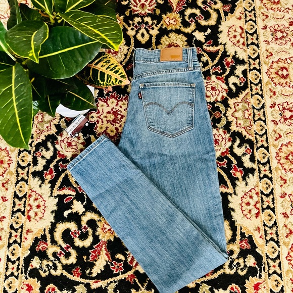 Levi Jeans 👖 - Picture 2 of 3